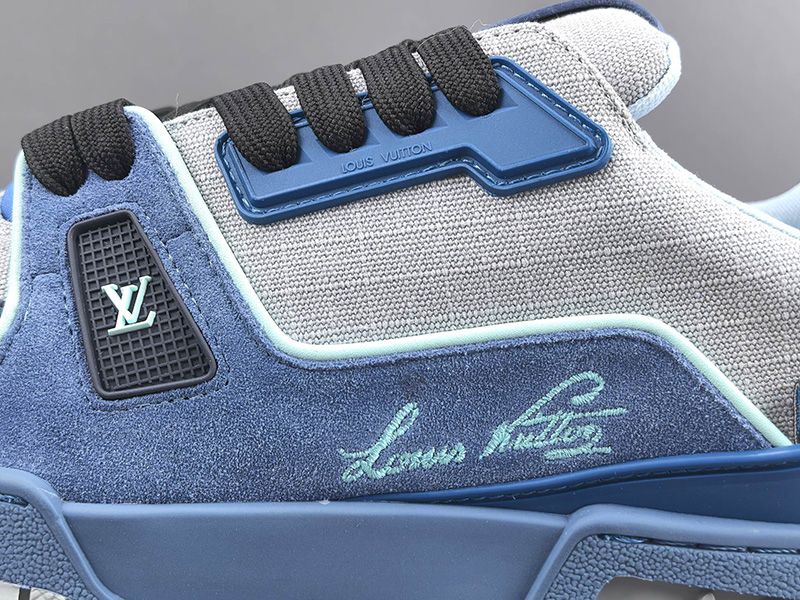 LV Trainer Sneaker 122