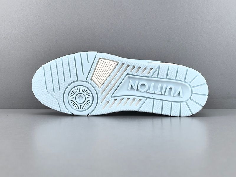 LV Trainer Sneaker 124