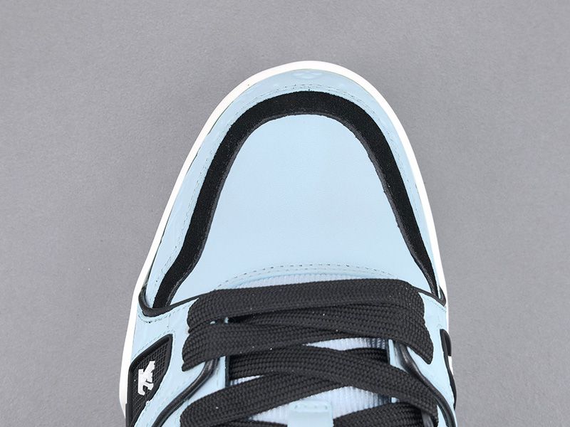 LV Trainer Sneaker 124