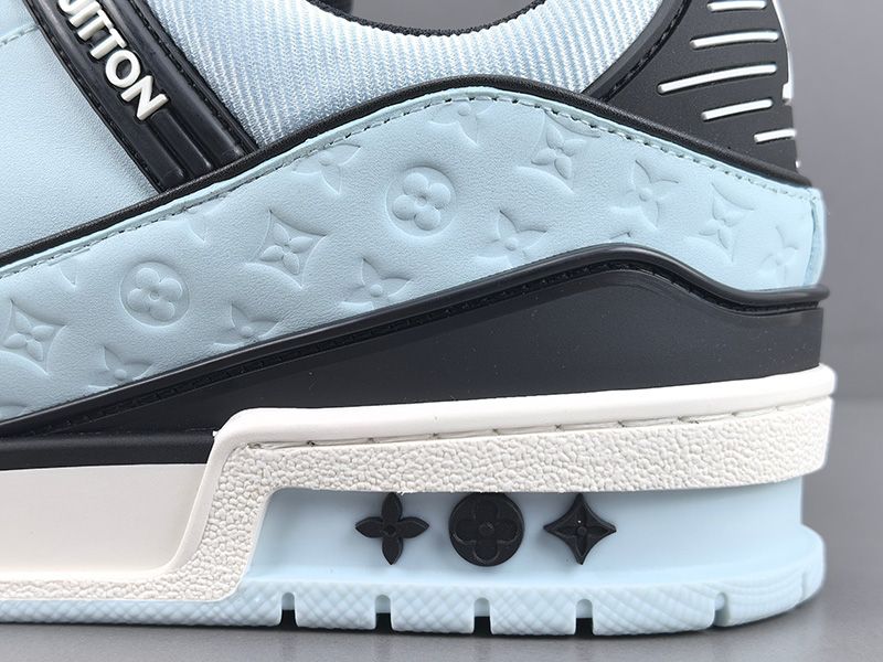 LV Trainer Sneaker 124