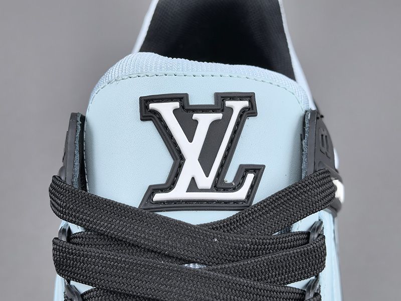 LV Trainer Sneaker 124