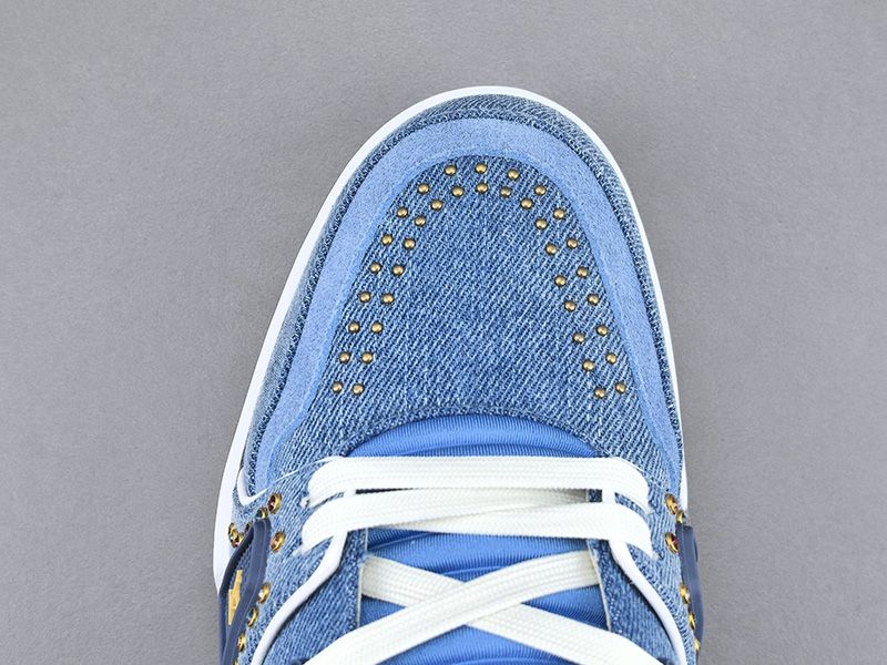 LV Trainer Sneaker 126
