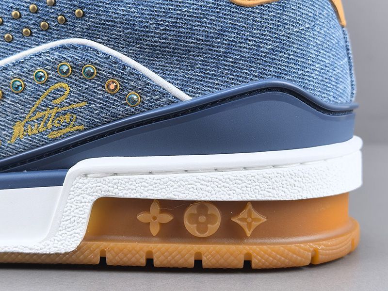 LV Trainer Sneaker 126
