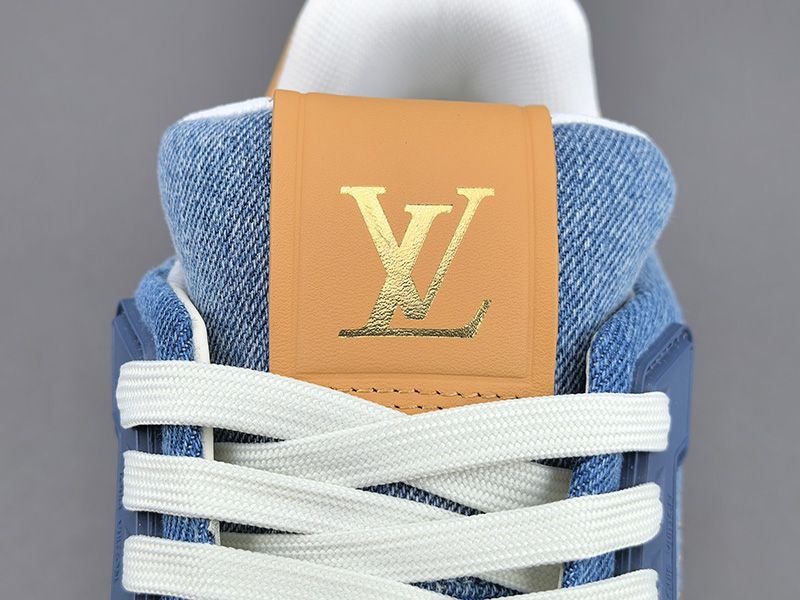 LV Trainer Sneaker 126