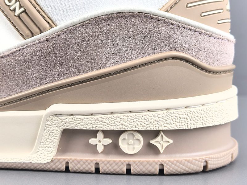 LV Trainer Sneaker 127