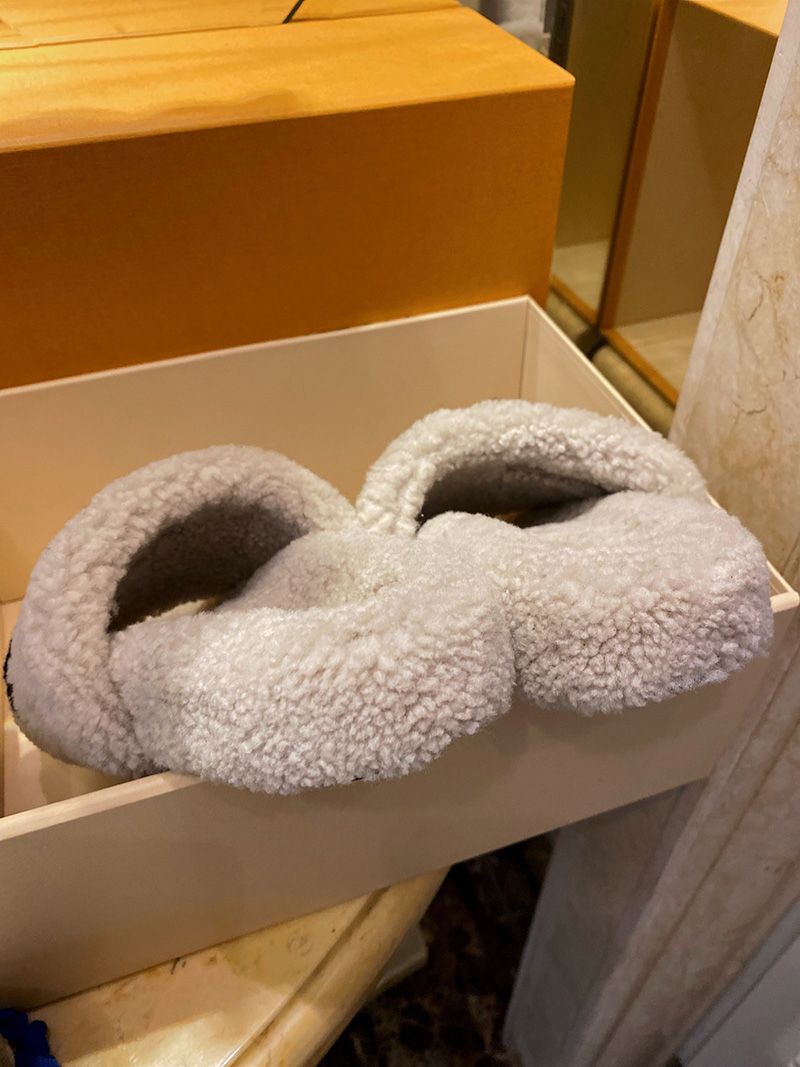 LV Wmns Slipper 130