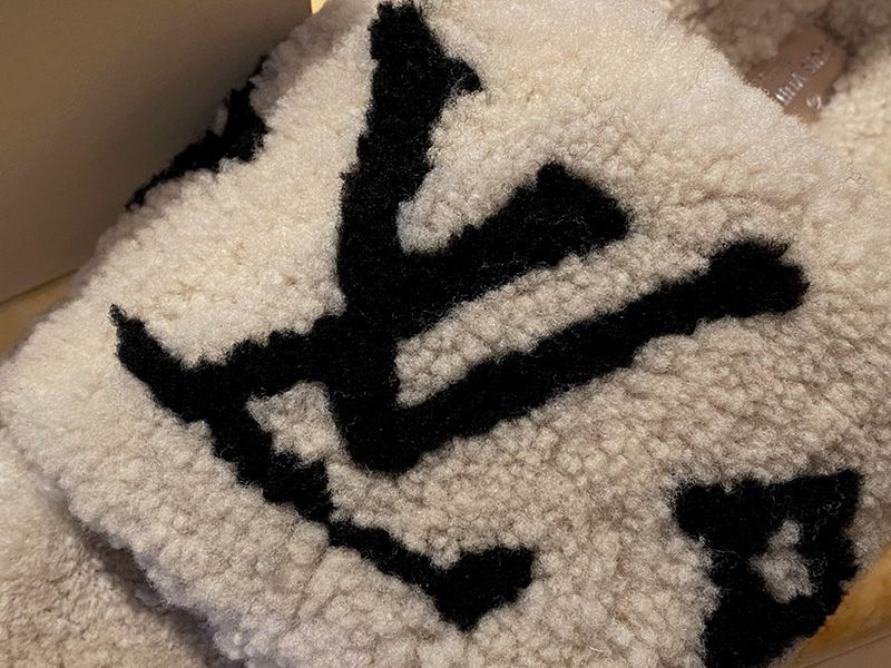 LV Wmns Slipper 130