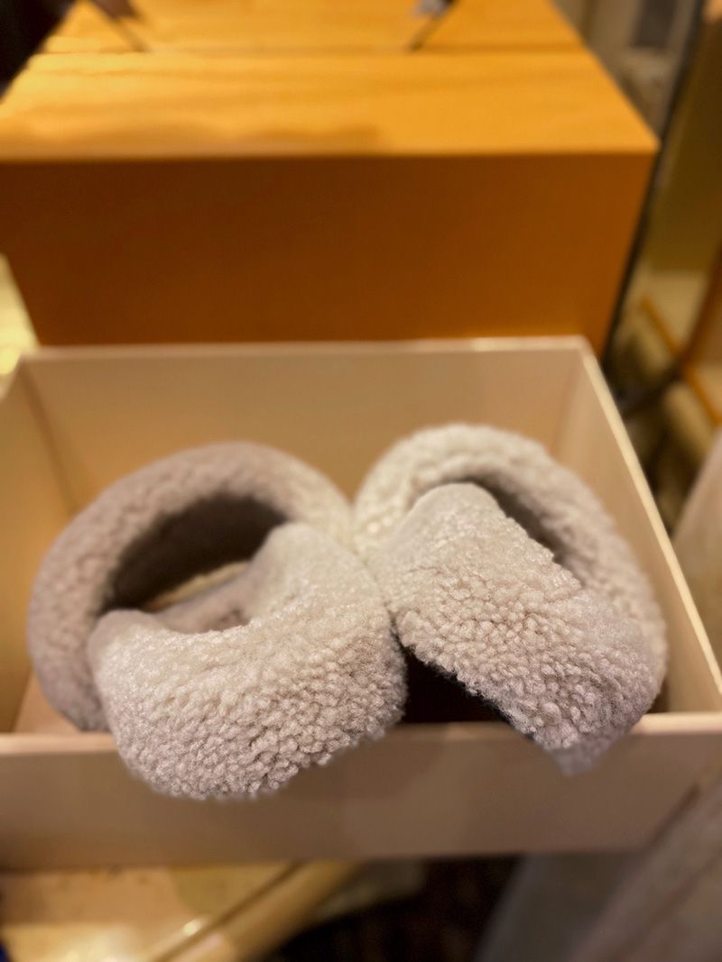 LV Wmns Slipper 130