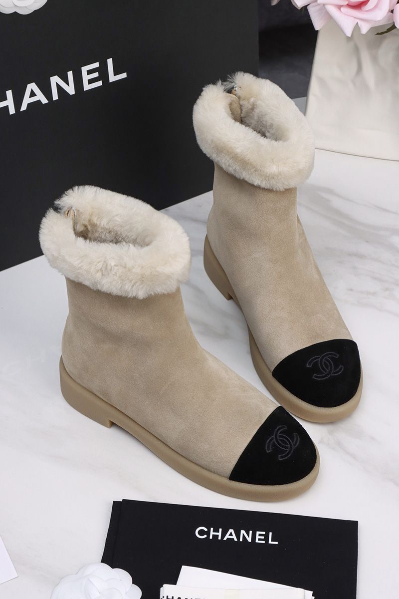 Chanel 25 Boots 052