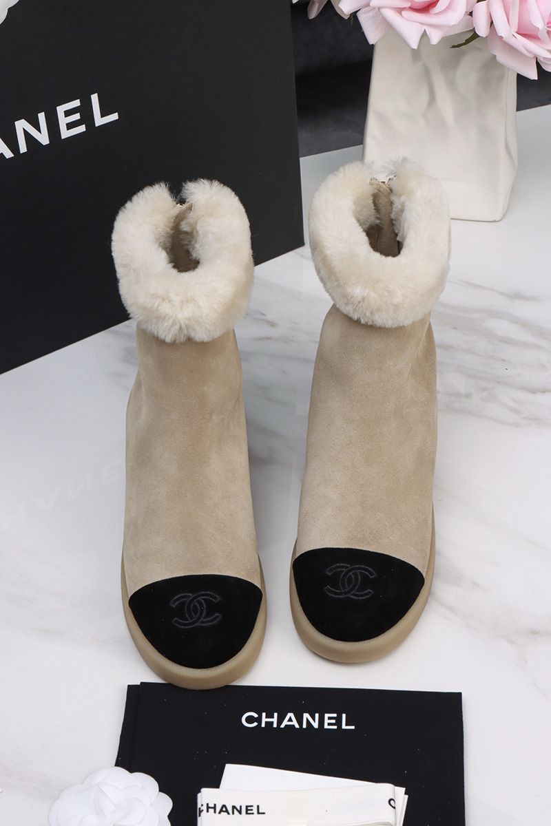 Chanel 25 Boots 052