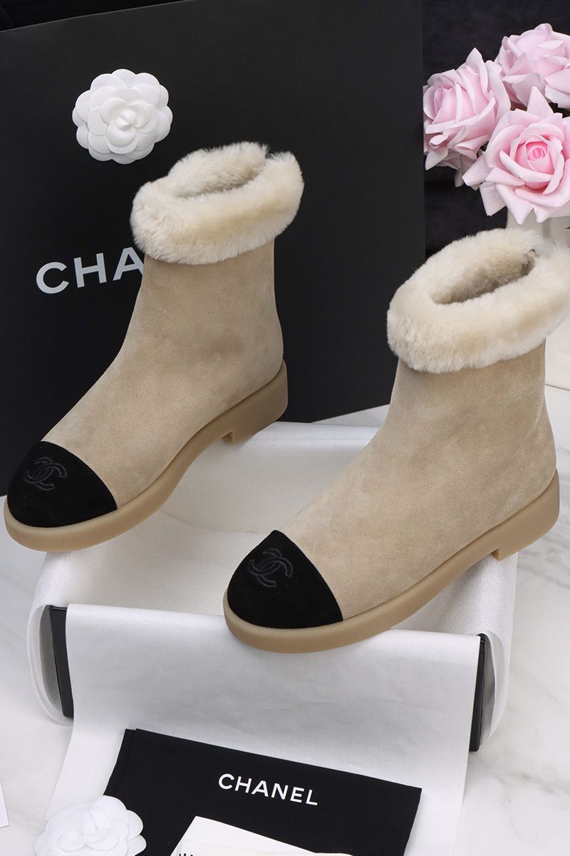 Chanel 25 Boots 052