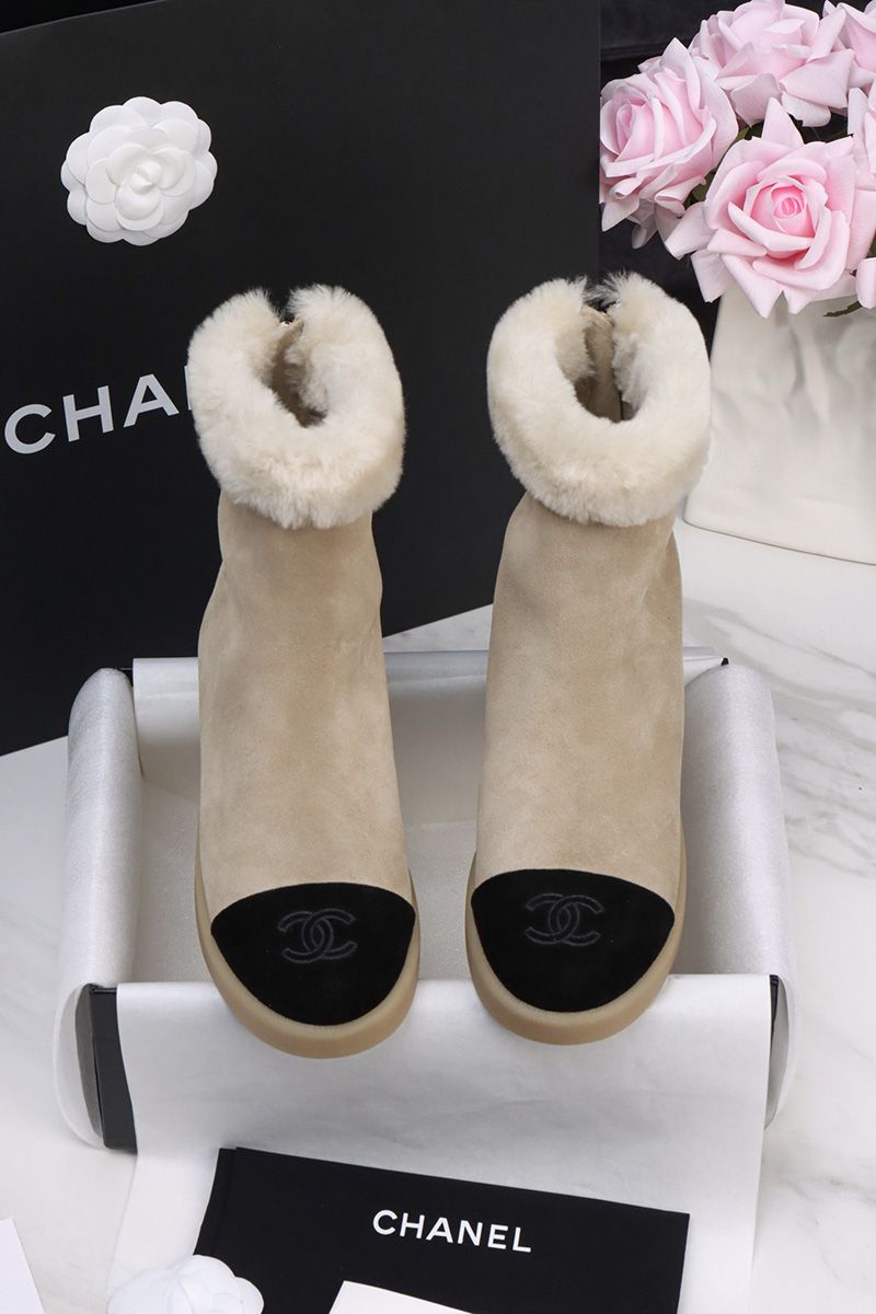 Chanel 25 Boots 052