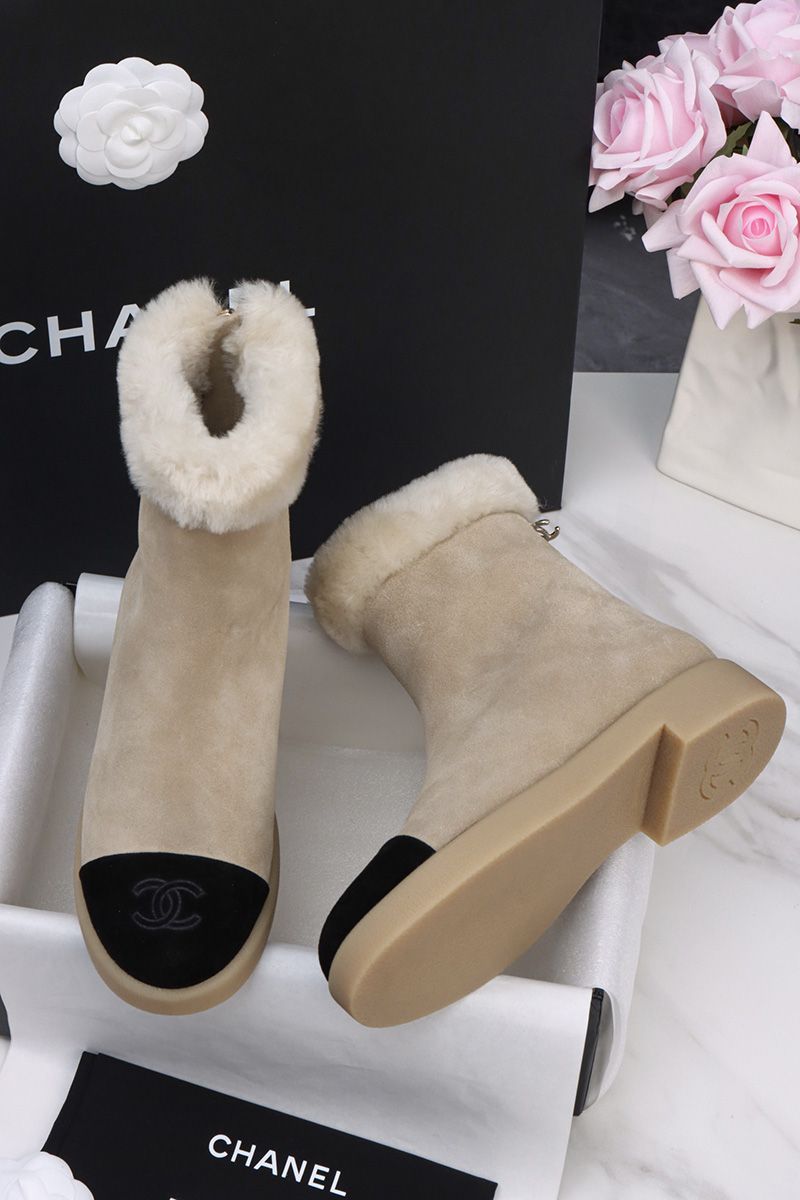 Chanel 25 Boots 052
