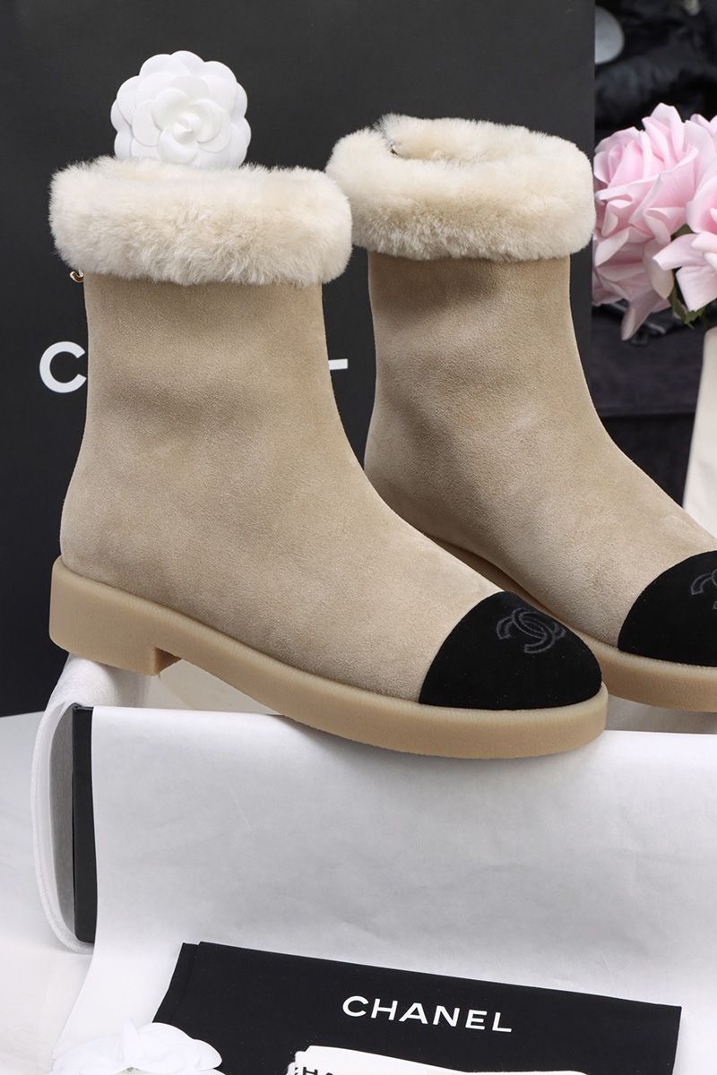 Chanel 25 Boots 052