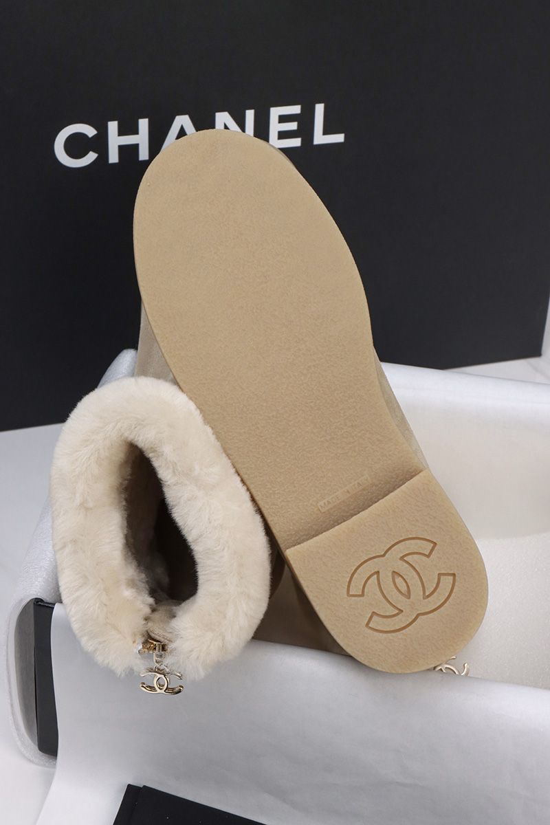 Chanel 25 Boots 052