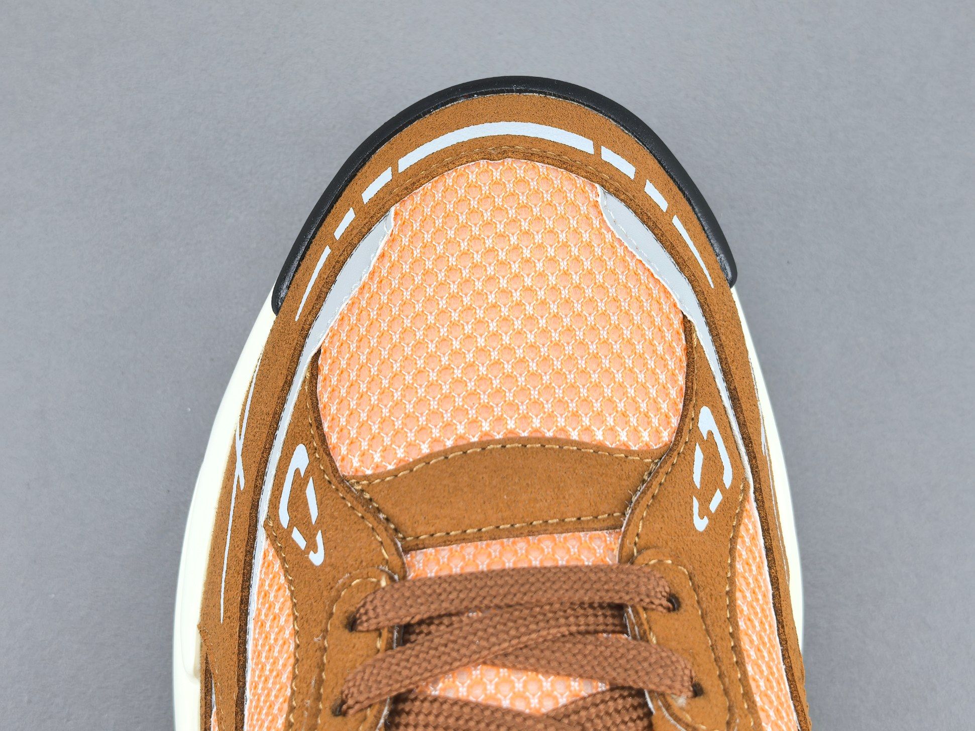 LV Trainer Sneaker 135