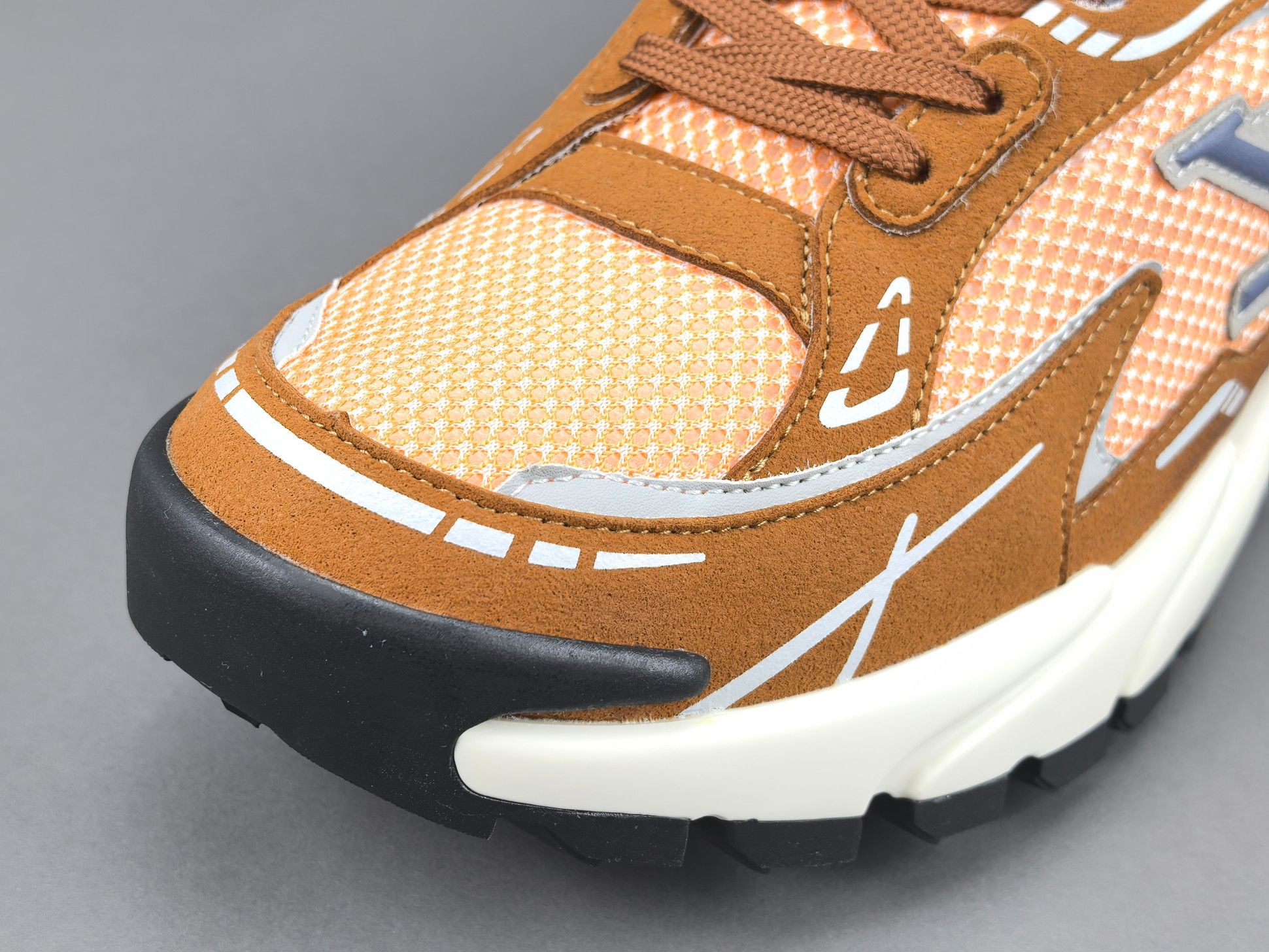 LV Trainer Sneaker 135