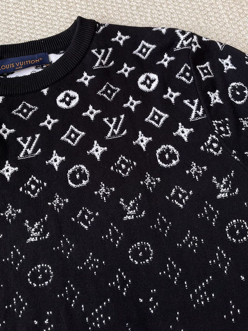 LV Longsleeve Shirt 099