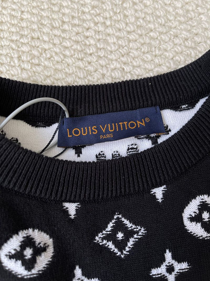 LV Longsleeve Shirt 099