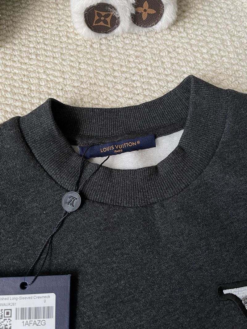 LV Longsleeve Shirt 098