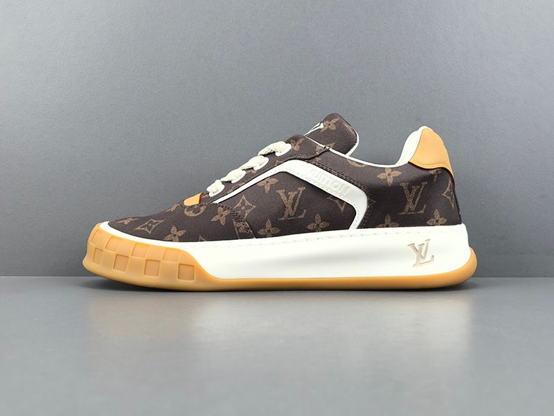 LV Trainer Sneaker 136