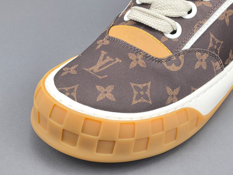 LV Trainer Sneaker 136
