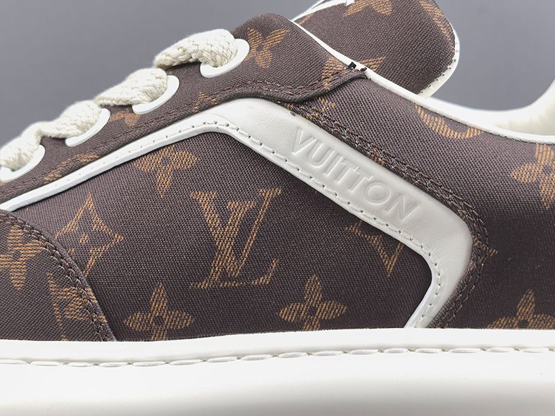 LV Trainer Sneaker 136