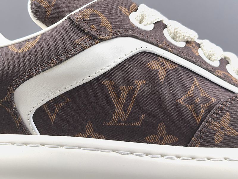 LV Trainer Sneaker 136