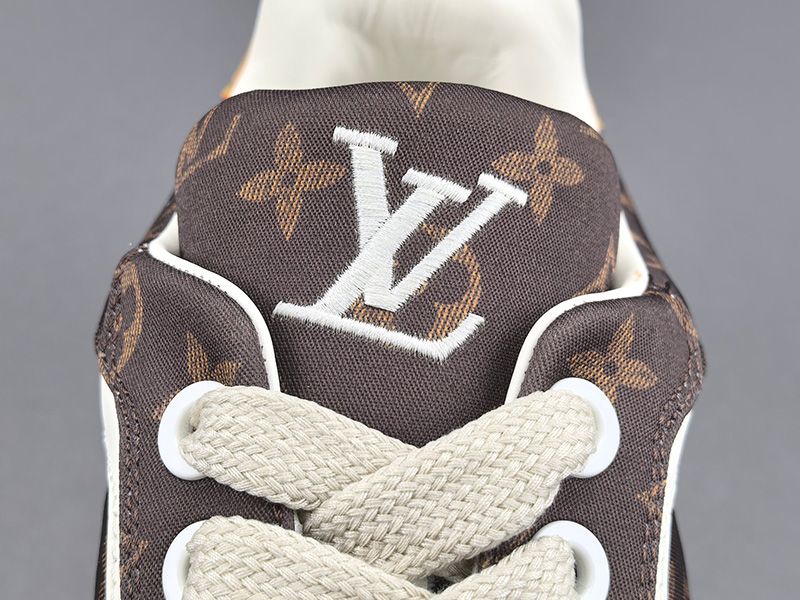 LV Trainer Sneaker 136