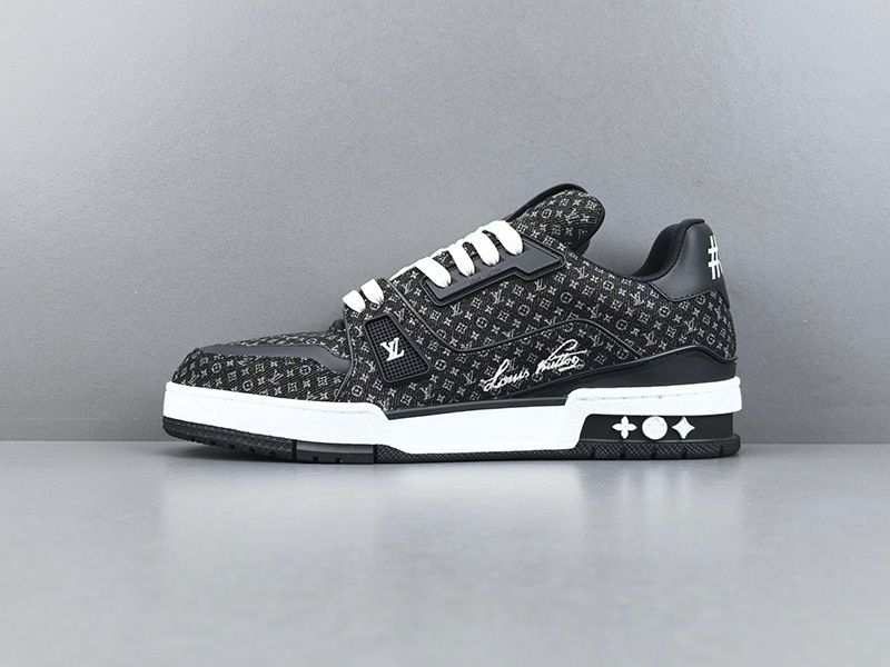 LV Trainer Sneaker 137