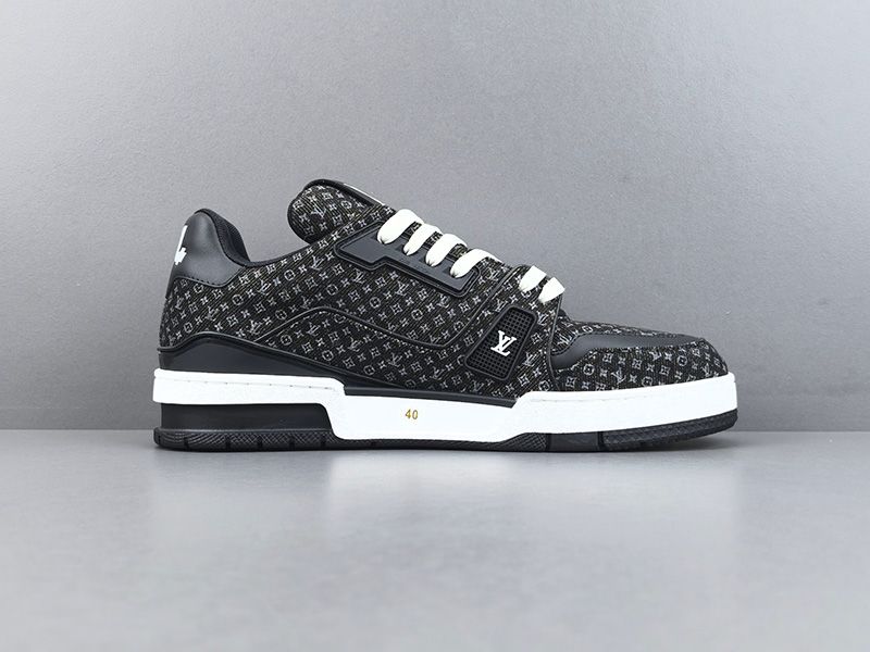 LV Trainer Sneaker 137
