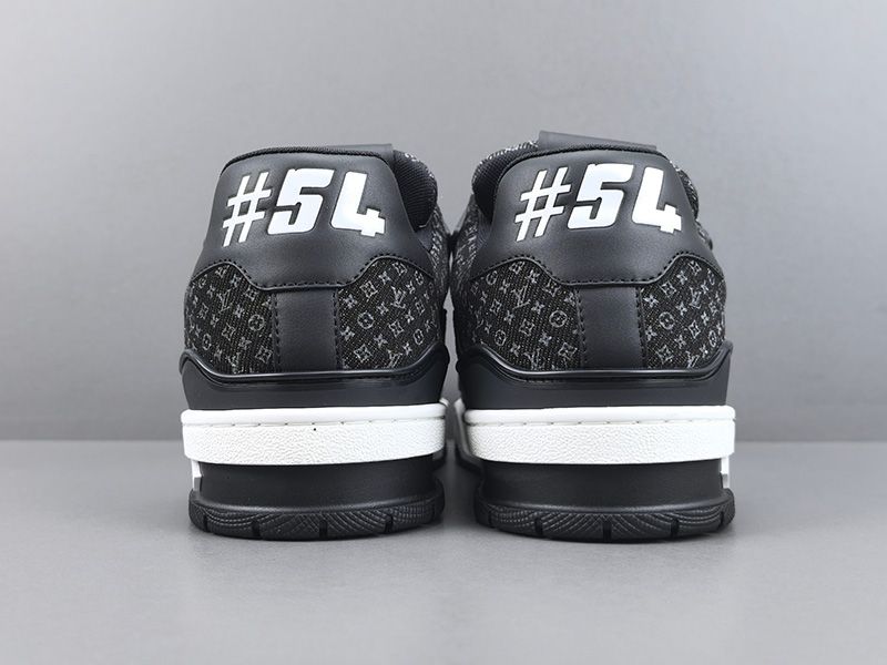 LV Trainer Sneaker 137