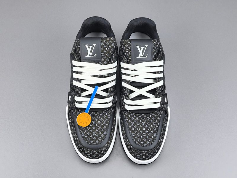 LV Trainer Sneaker 137