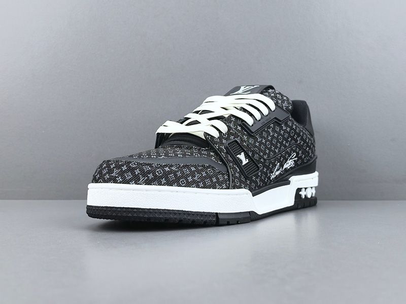 LV Trainer Sneaker 137