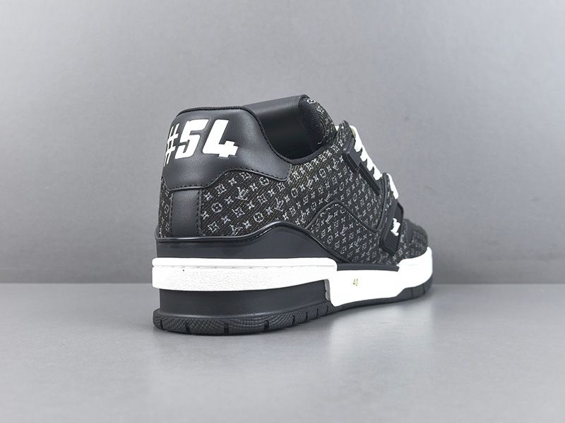 LV Trainer Sneaker 137