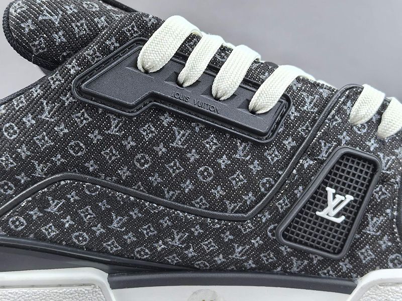LV Trainer Sneaker 137