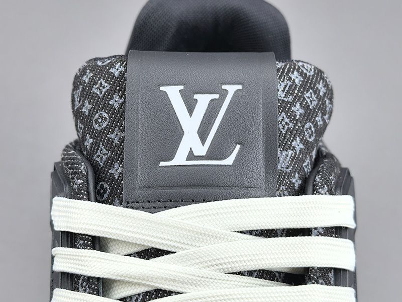 LV Trainer Sneaker 137