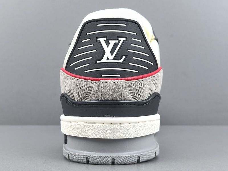 LV Trainer Sneaker 140