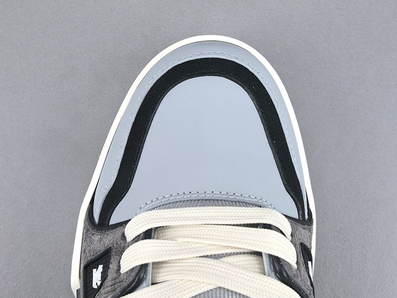 LV Trainer Sneaker 141