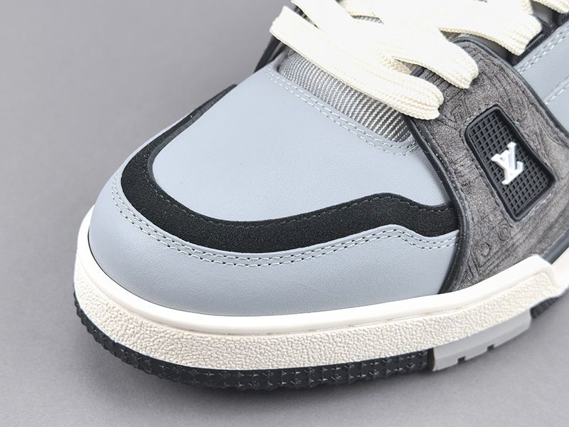 LV Trainer Sneaker 141