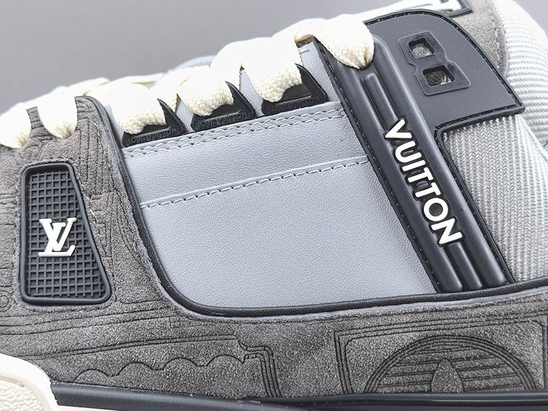 LV Trainer Sneaker 141