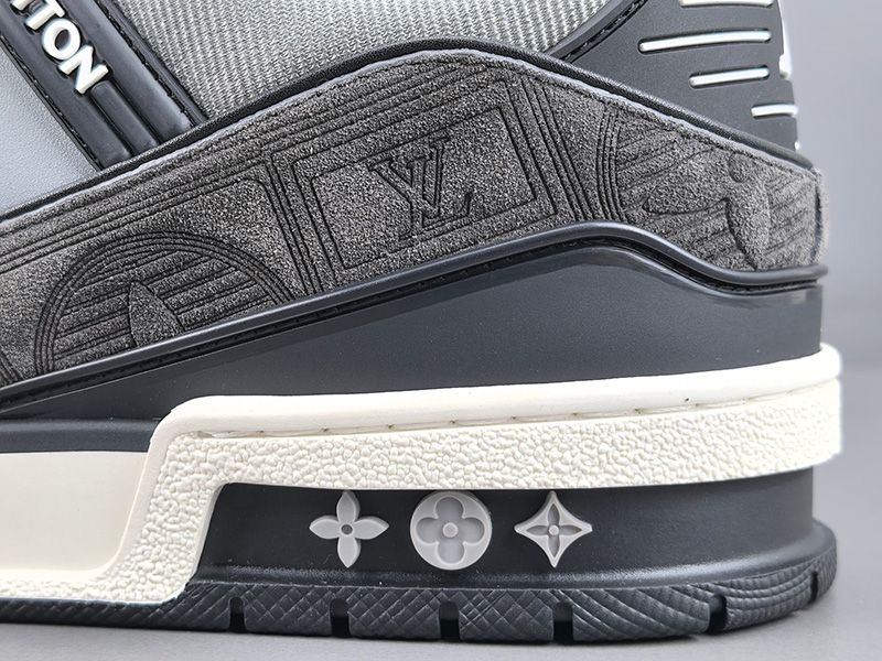 LV Trainer Sneaker 141