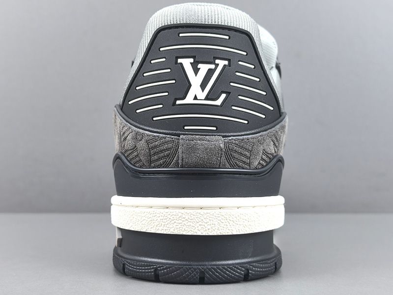 LV Trainer Sneaker 141