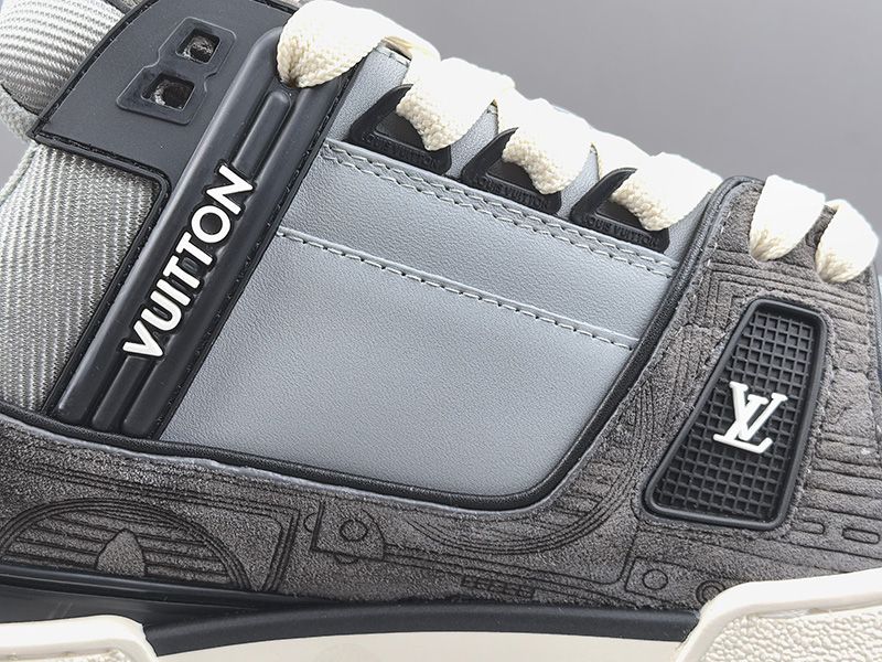 LV Trainer Sneaker 141