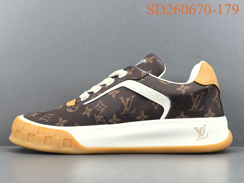 LV Trainer Sneaker 136