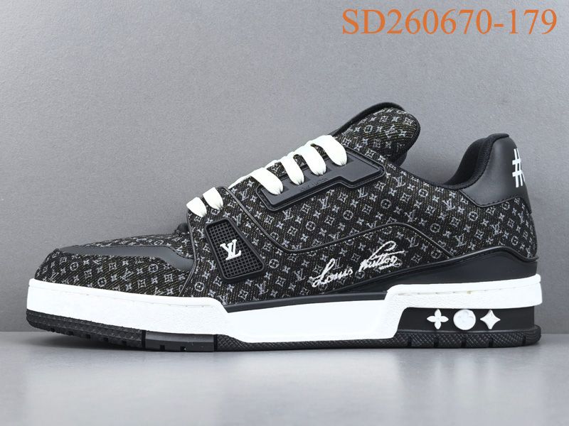 LV Trainer Sneaker 137