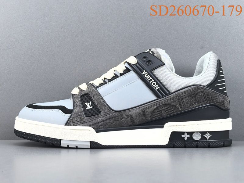 LV Trainer Sneaker 141
