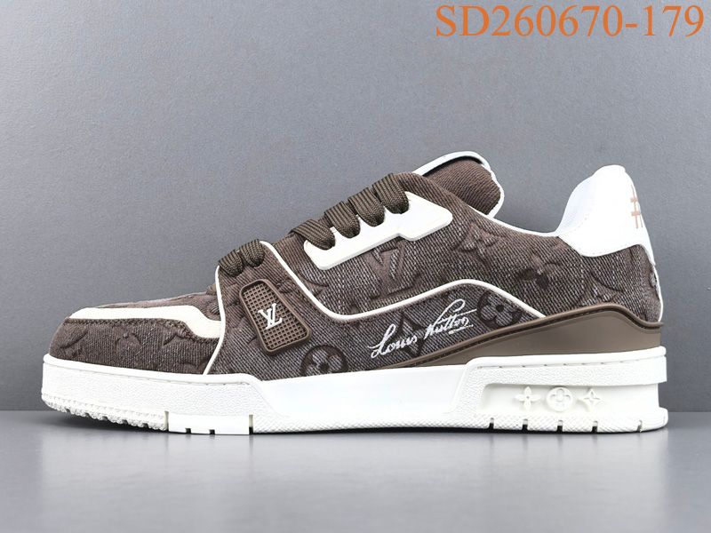 LV Trainer Sneaker 121