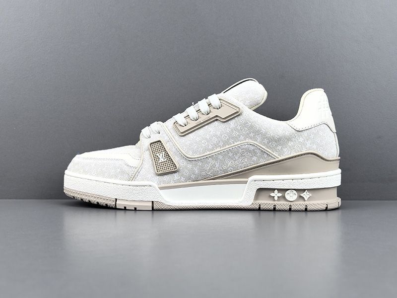 LV Trainer Sneaker 142