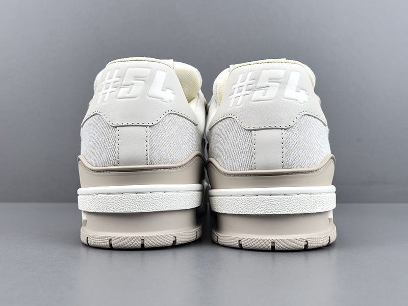 LV Trainer Sneaker 142